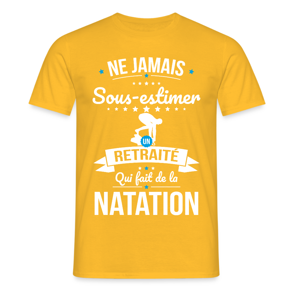 T-shirt Homme - Ne jamais sous-estimer un retraité qui fait de la natation - jaune