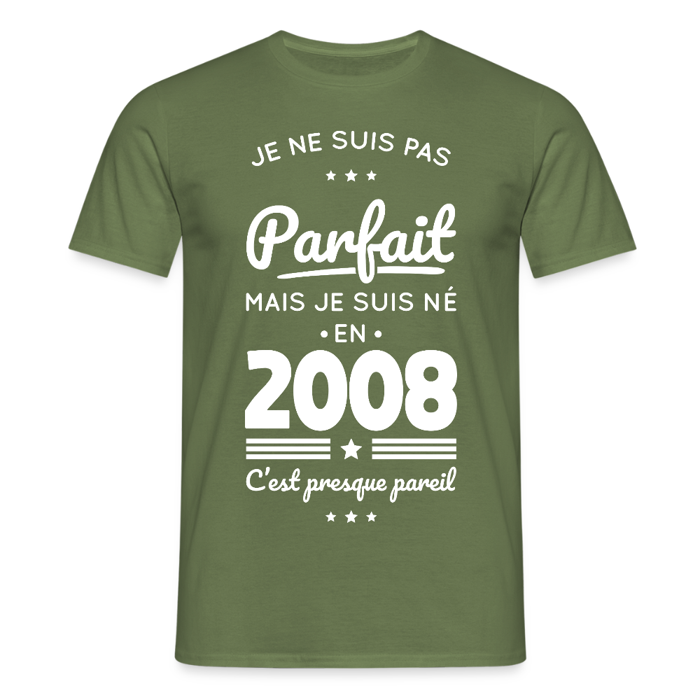 T-shirt anniversaire homme 18 ans – Pas parfait mais né en 2008 - vert militaire