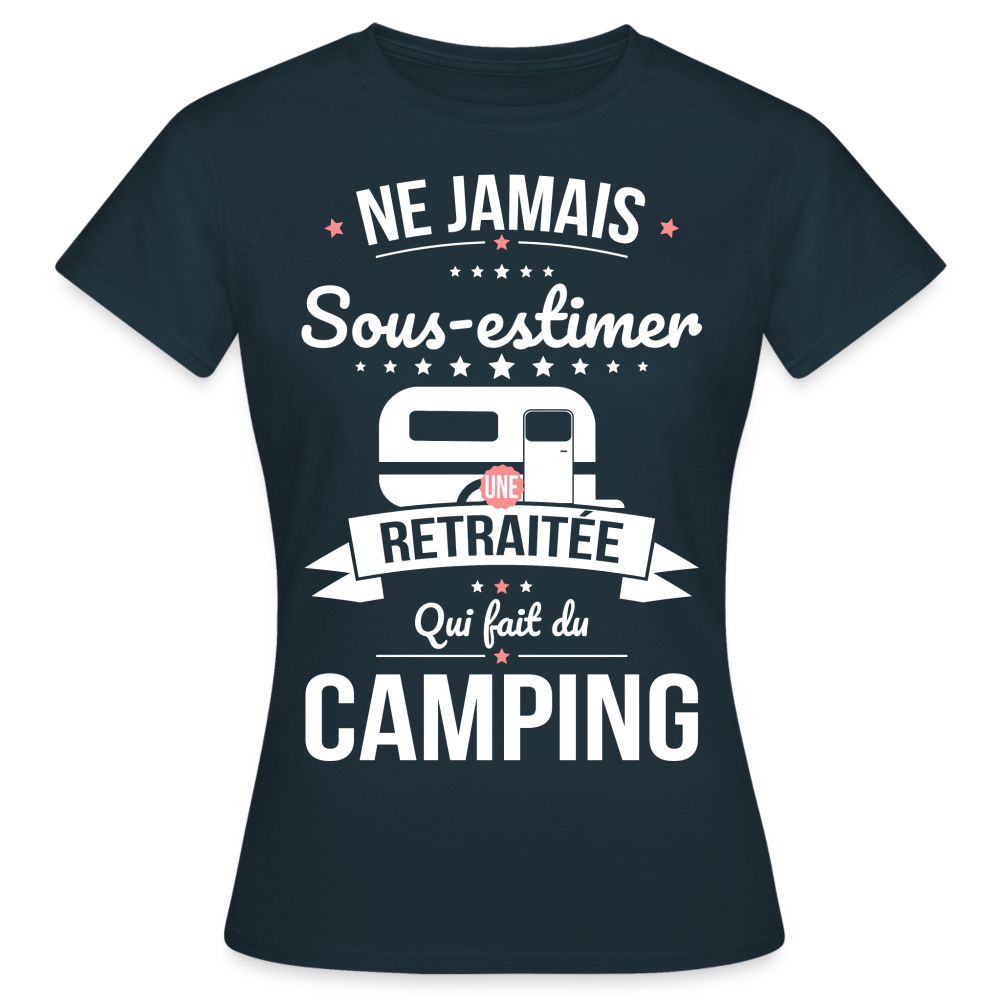 T-shirt Femme - Ne jamais sous-estimer une retraitée qui fait du camping - marine