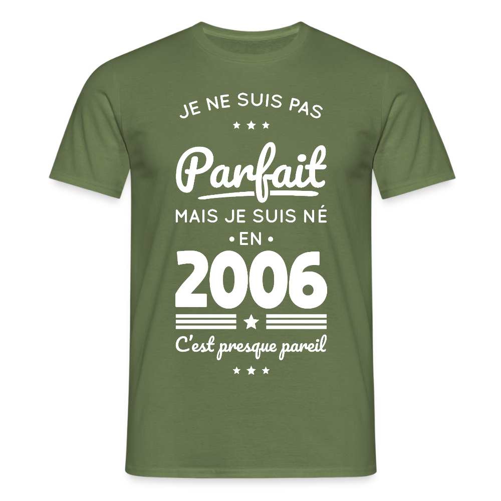 T-shirt anniversaire homme 20 ans – Pas parfait mais né en 2006 - vert militaire