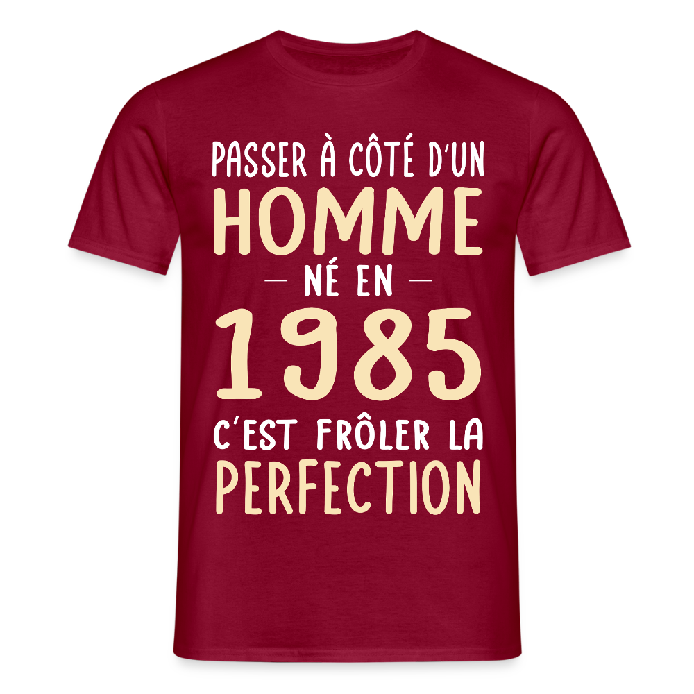 T-shirt Homme - Anniversaire 40 Ans - Né en 1985 - Frôler la perfection - rouge brique