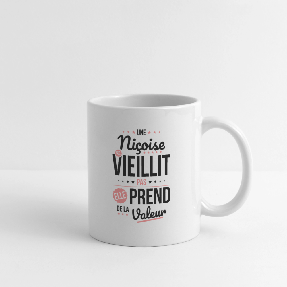 Mug blanc - Une Niçoise ne vieillit pas - blanc
