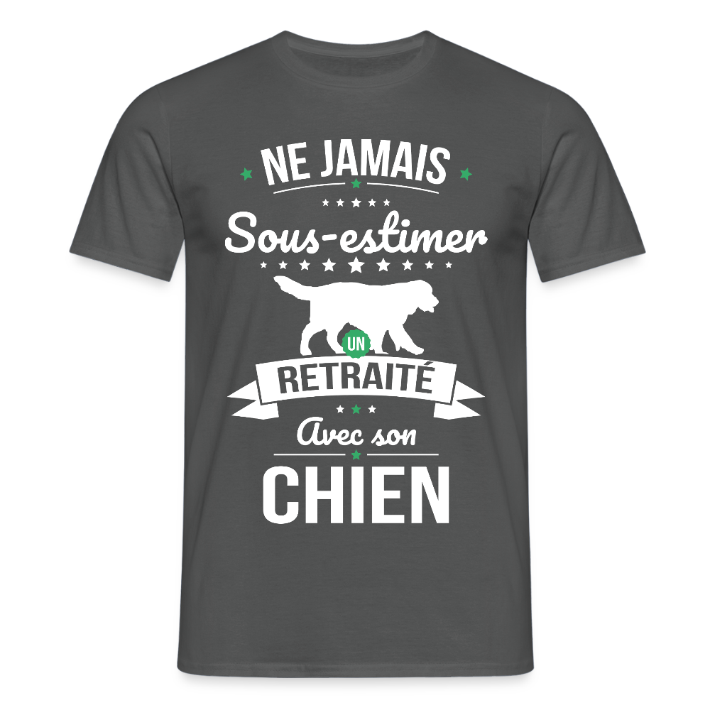 T-shirt Homme - Ne jamais sous-estimer un retraité avec son chien - charbon