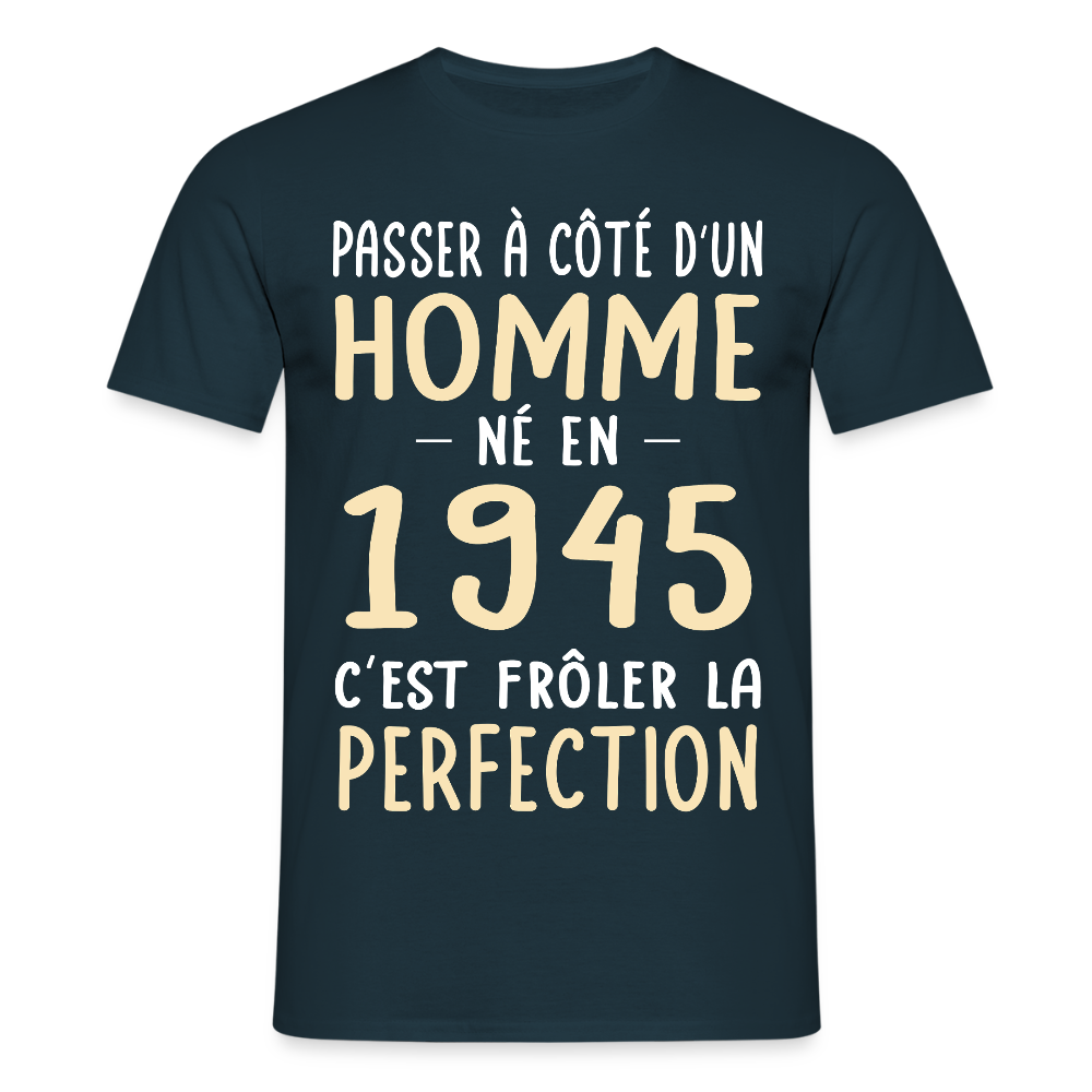 T-shirt Homme - Anniversaire 80 Ans - Né en 1945 - Frôler la perfection. - marine