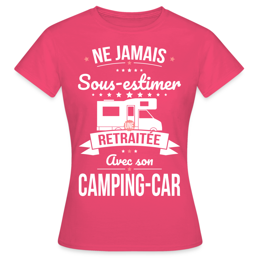 T-shirt Femme - Ne jamais sous-estimer une retraitée avec son camping-car - rose azalée