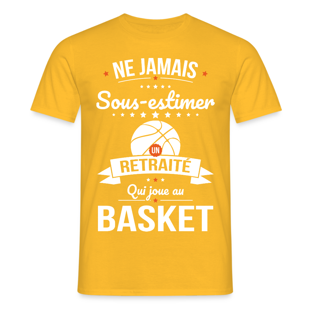 T-shirt Homme - Ne jamais sous-estimer un retraité qui joue au basket - jaune