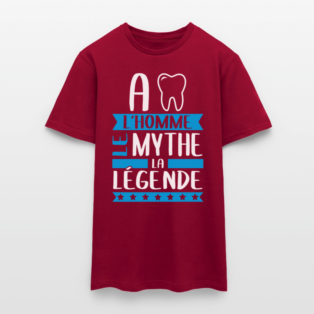 T-shirt homme Adam rébus – L’homme, le mythe, la légende - rouge brique