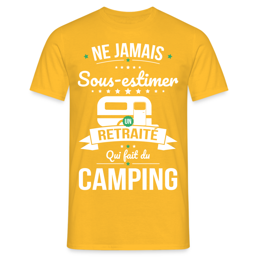 T-shirt Homme - Ne jamais sous-estimer un retraité qui fait du camping - jaune