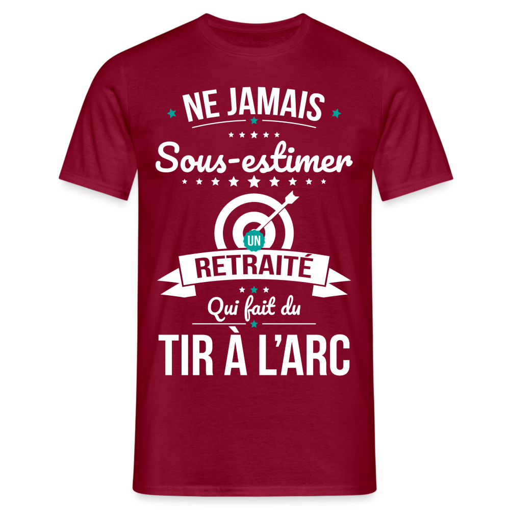 T-shirt Homme - Ne jamais sous-estimer un retraité qui fait du tir à l'arc - rouge brique