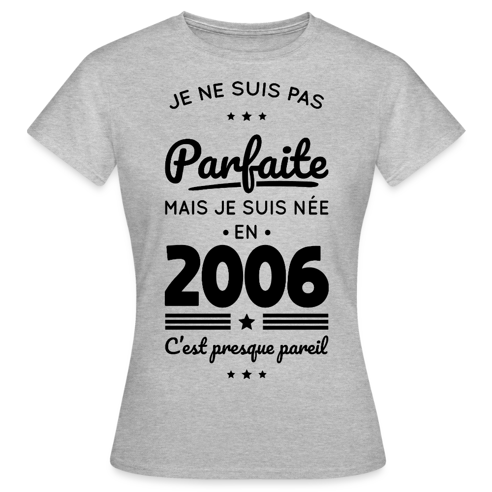 T-shirt anniversaire femme 20 ans coloris clair – Pas parfaite mais née en 2006 - gris chiné