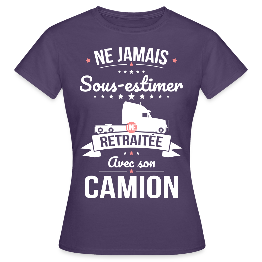 T-shirt Femme - Ne jamais sous-estimer une retraitée avec son camion. - violet foncé