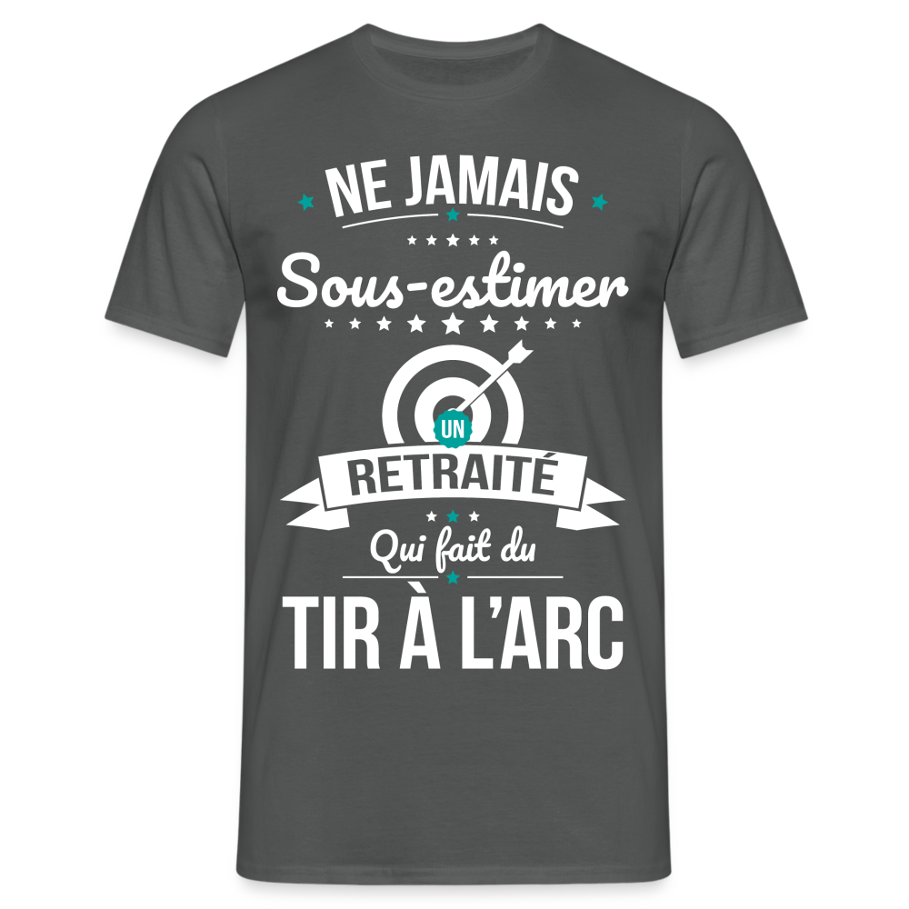 T-shirt Homme - Ne jamais sous-estimer un retraité qui fait du tir à l'arc - charbon