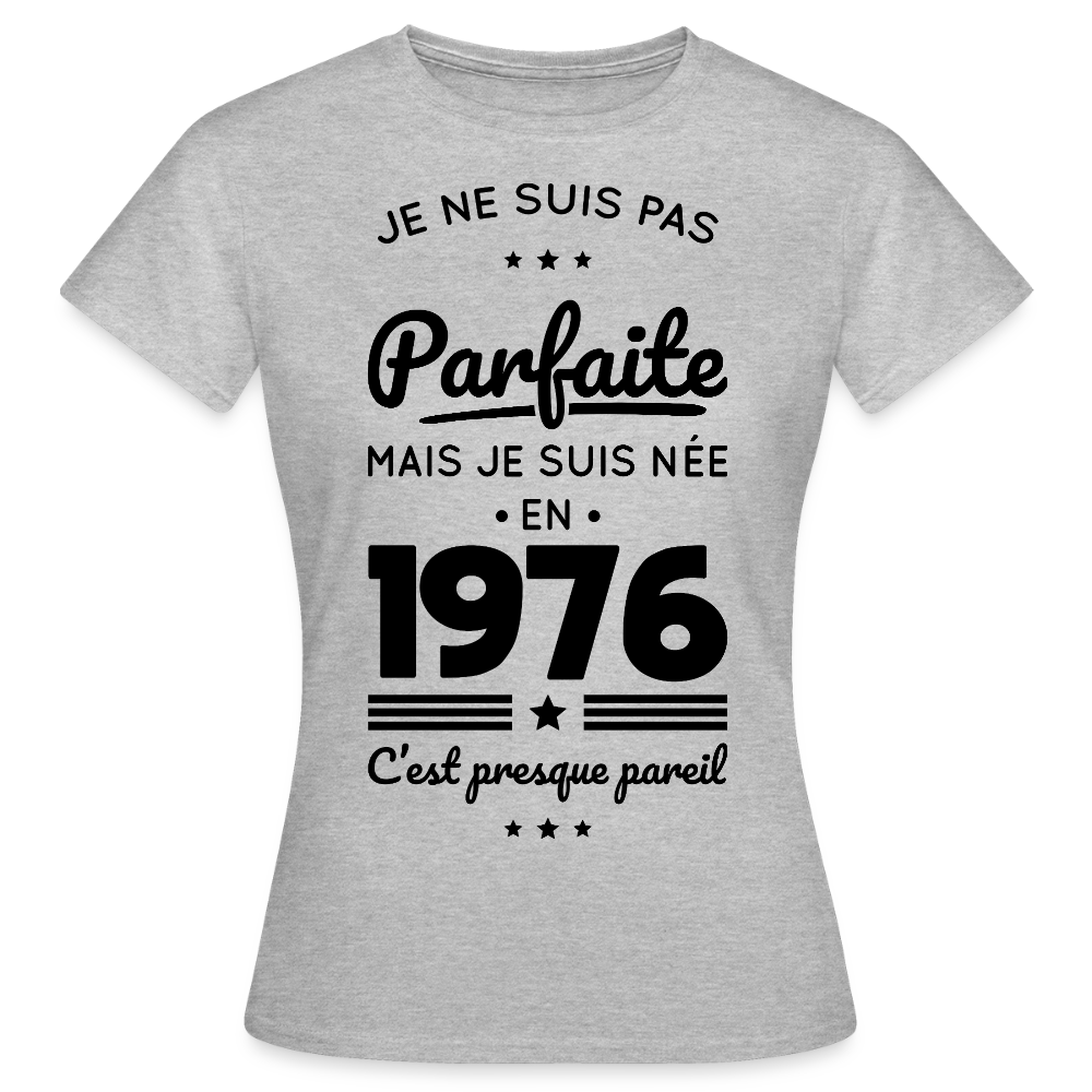 T-shirt anniversaire femme 50 ans coloris clair – Pas parfaite mais née en 1976 - gris chiné