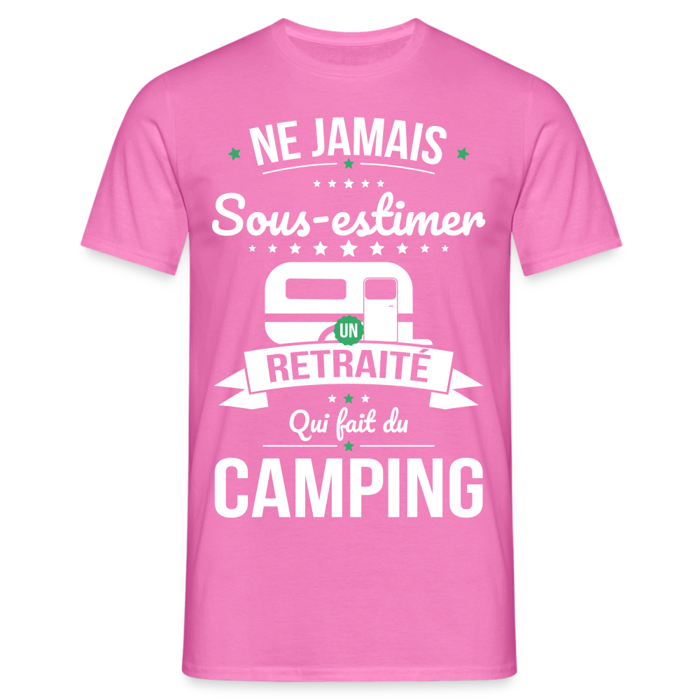 T-shirt Homme - Ne jamais sous-estimer un retraité qui fait du camping - rose