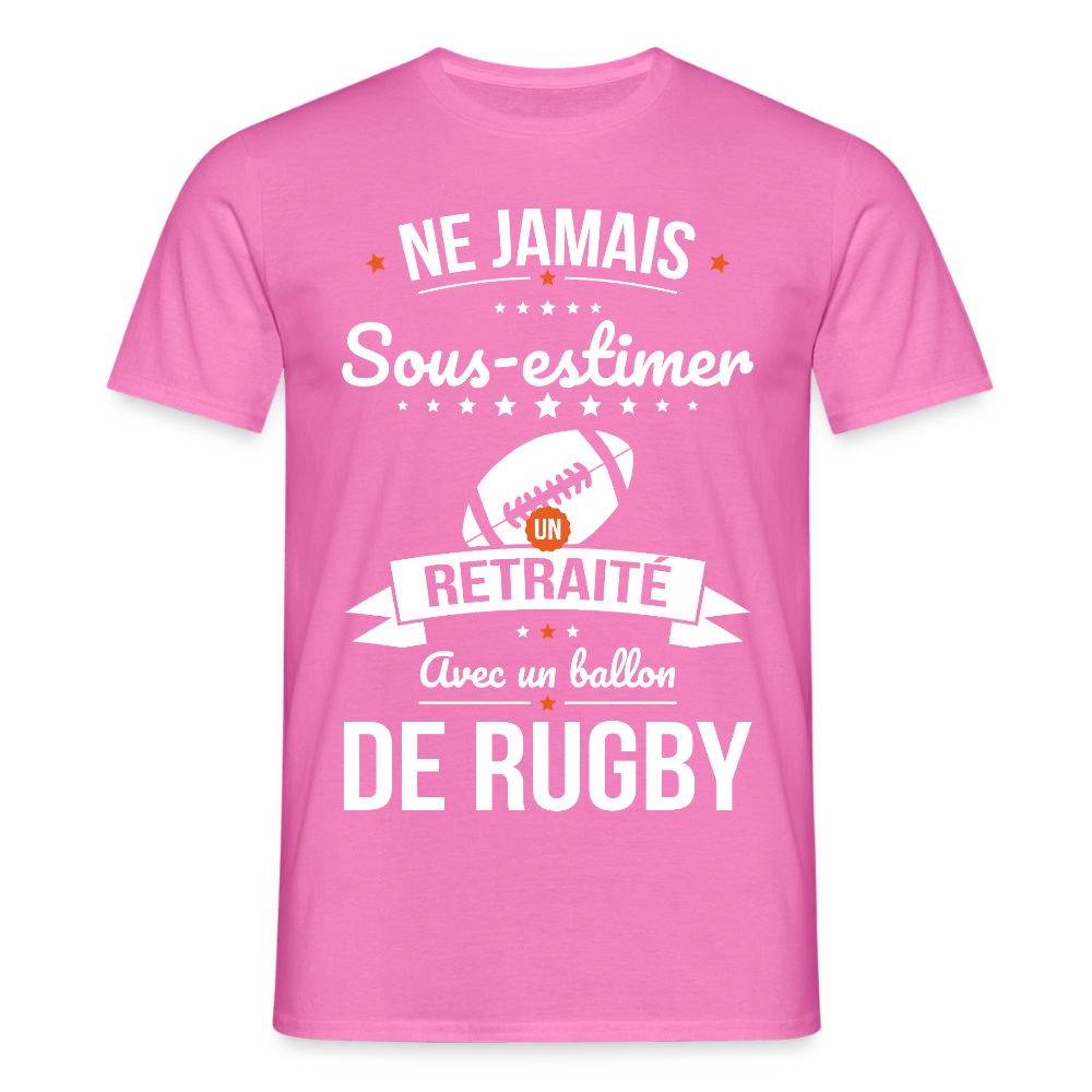 T-shirt Homme - Ne jamais sous-estimer un retraité avec un ballon de rugby - rose