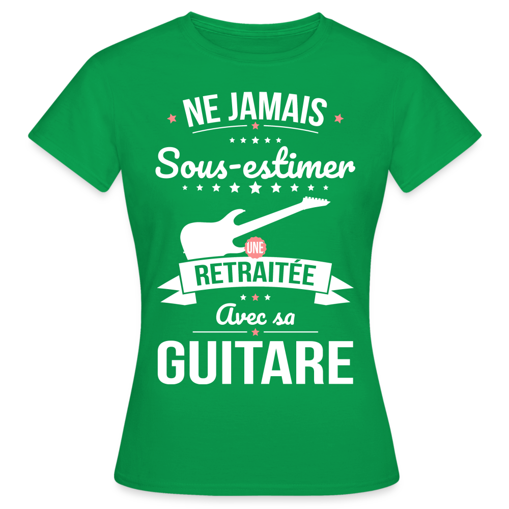 T-shirt Femme - Ne jamais sous-estimer une retraitée avec sa guitare - vert