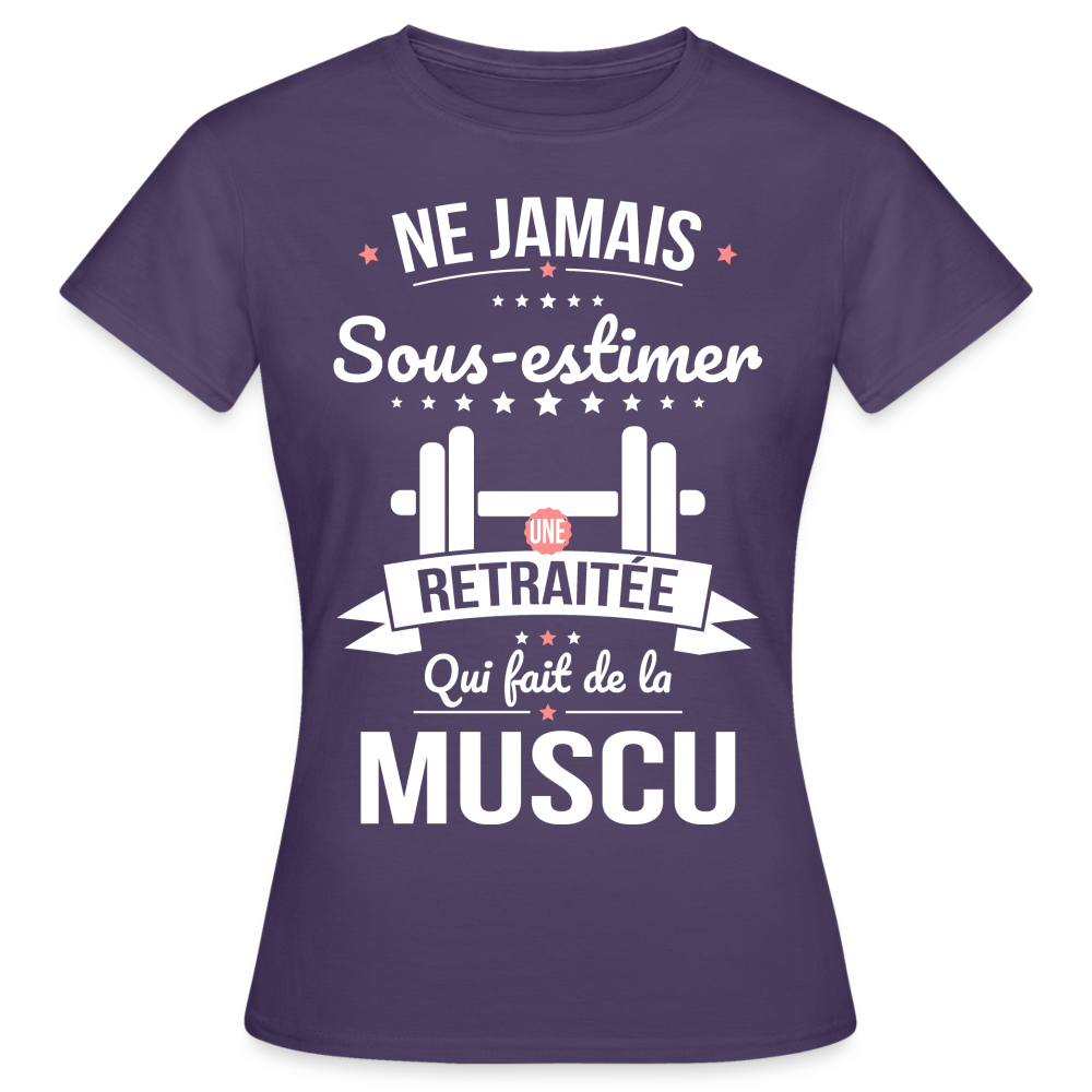 T-shirt Femme - Ne jamais sous-estimer une retraitée qui fait de la muscu - violet foncé