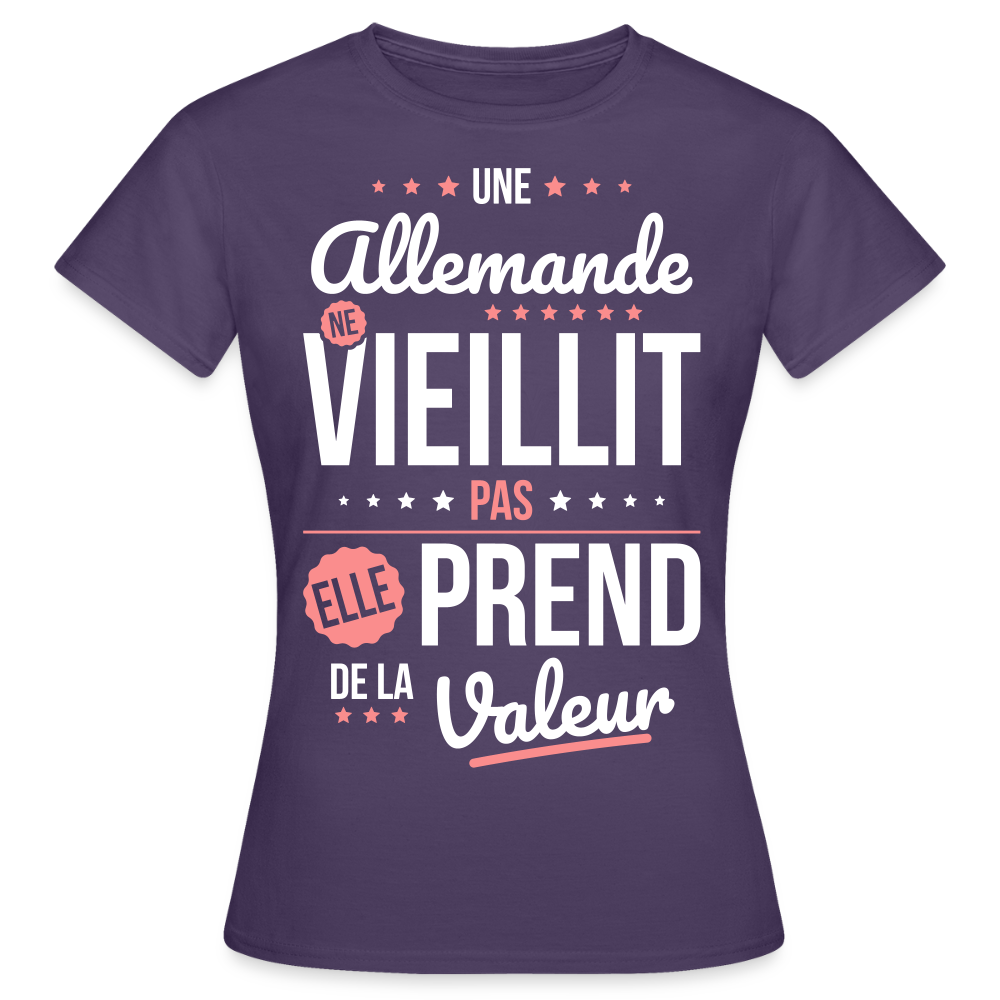 T-shirt Femme - Une Allemande ne vieillit pas - violet foncé