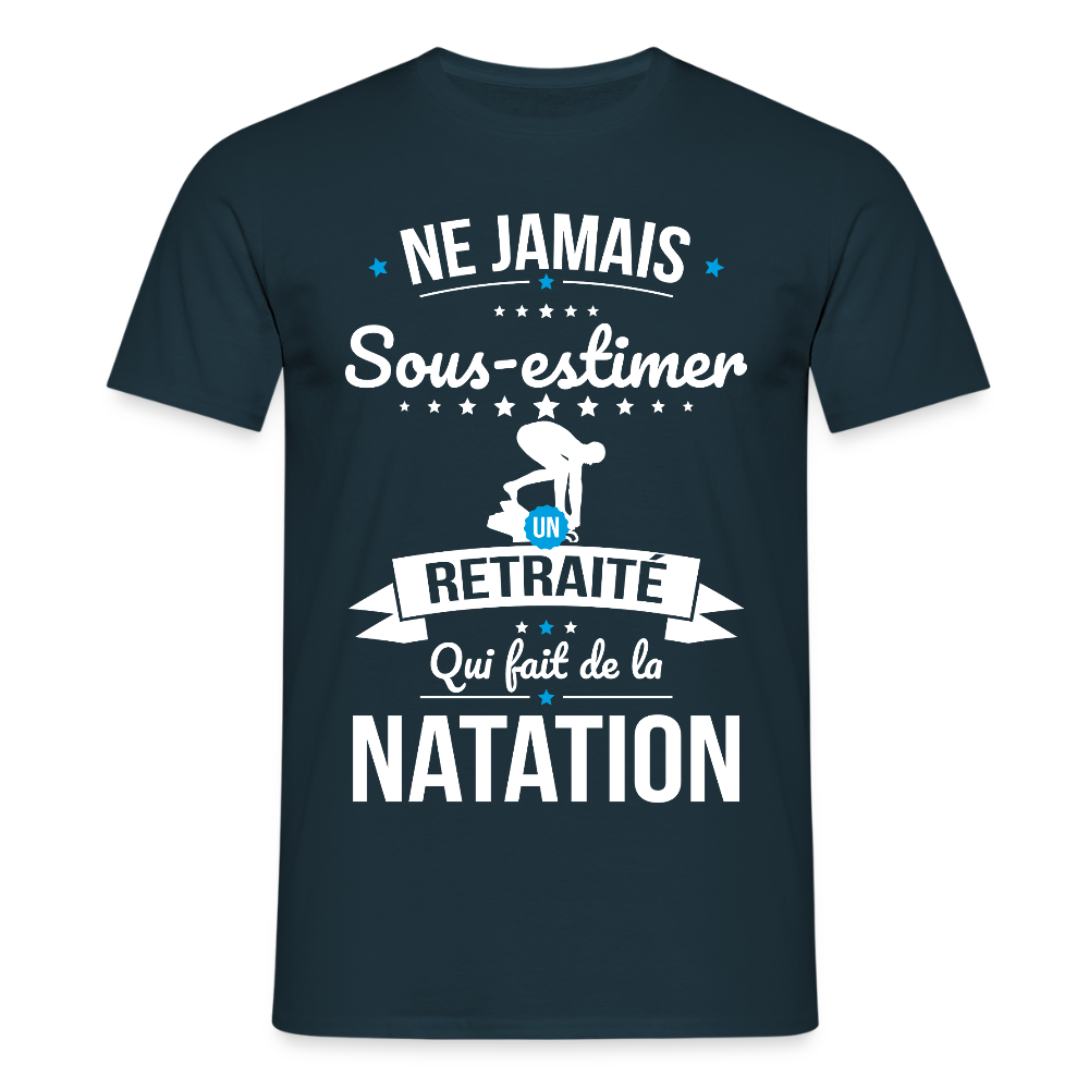 T-shirt Homme - Ne jamais sous-estimer un retraité qui fait de la natation - marine