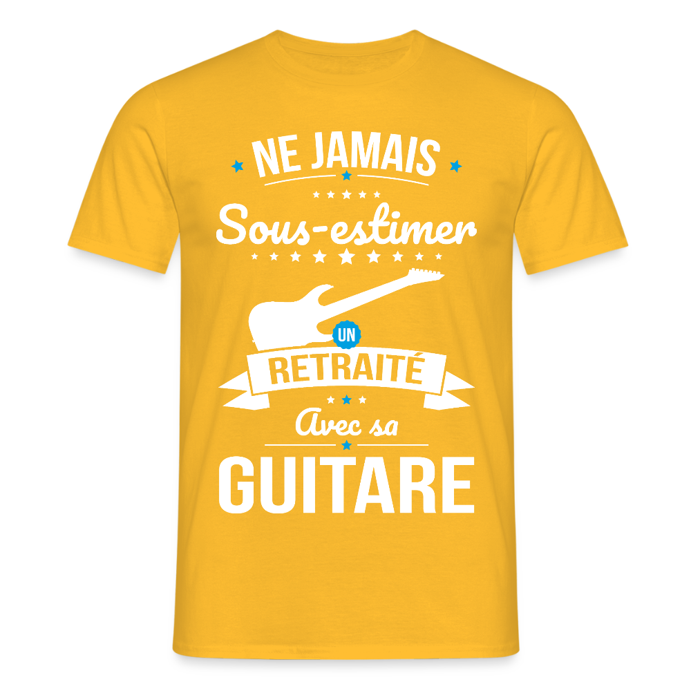 T-shirt Homme - Ne jamais sous-estimer un retraité avec sa guitare - jaune