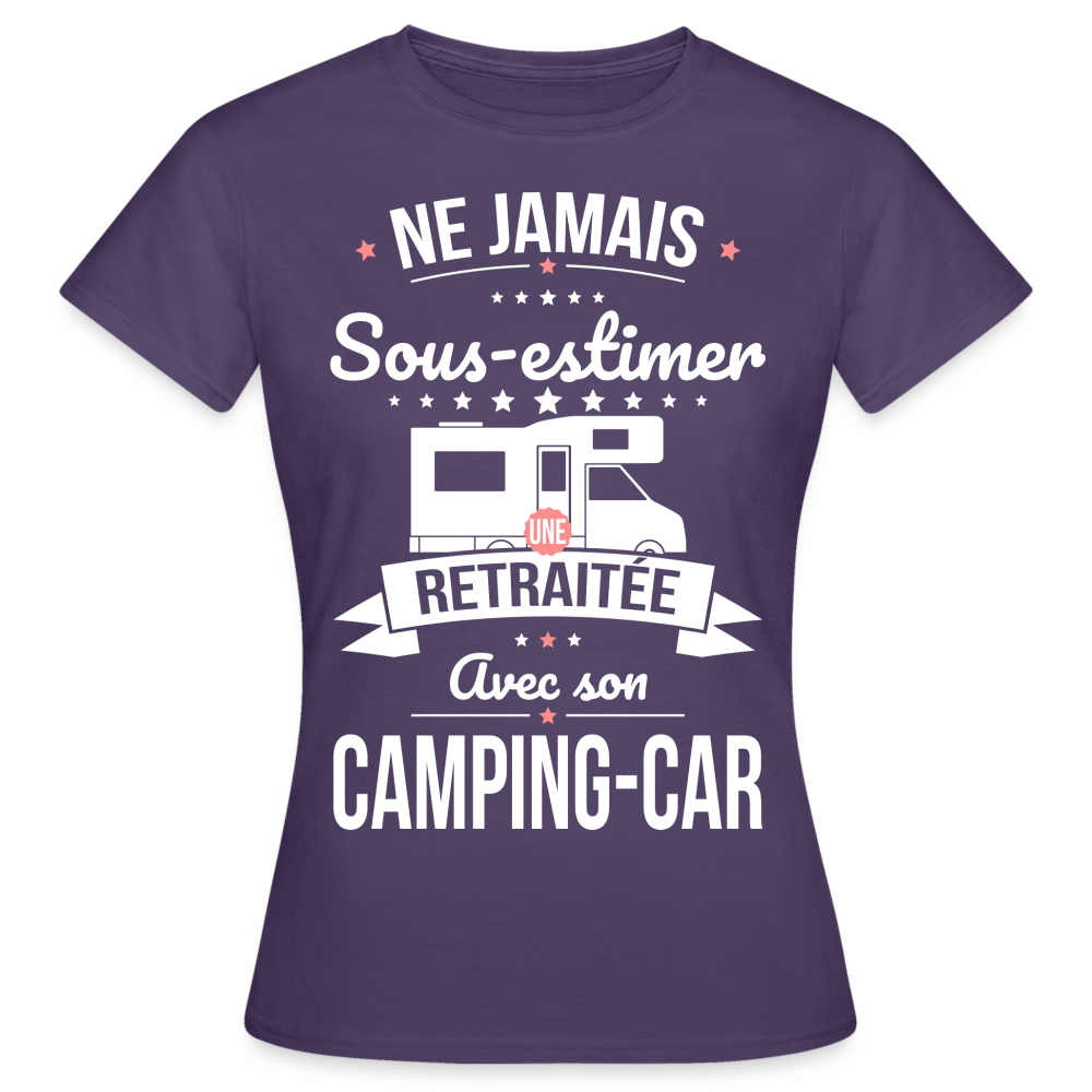 T-shirt Femme - Ne jamais sous-estimer une retraitée avec son camping-car - violet foncé