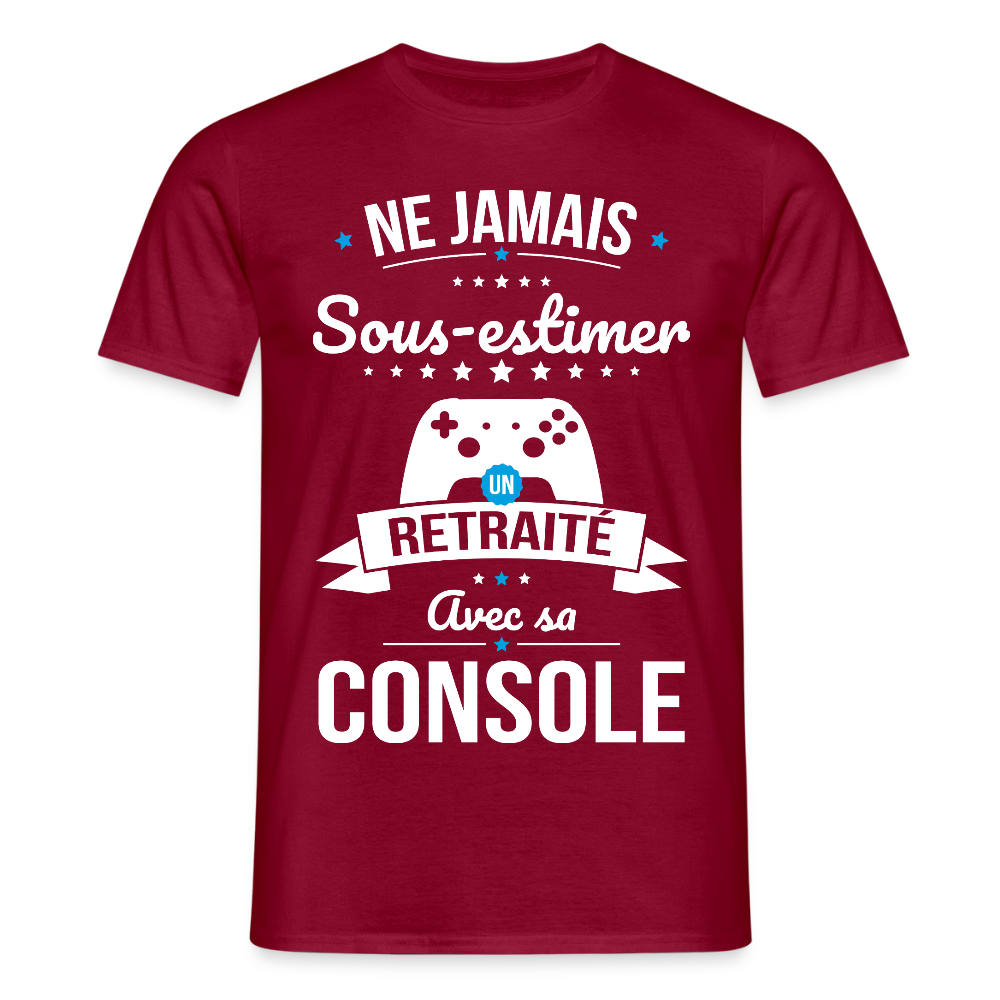 T-shirt Homme - Ne jamais sous-estimer un retraité avec sa console - rouge brique