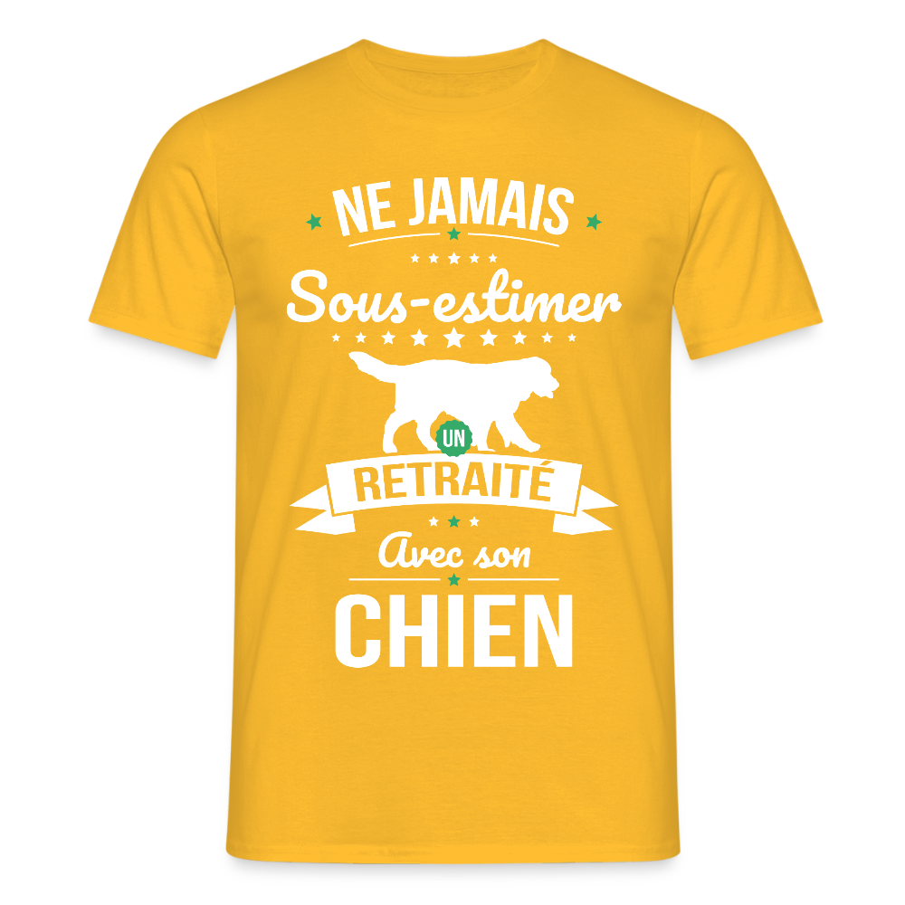 T-shirt Homme - Ne jamais sous-estimer un retraité avec son chien - jaune