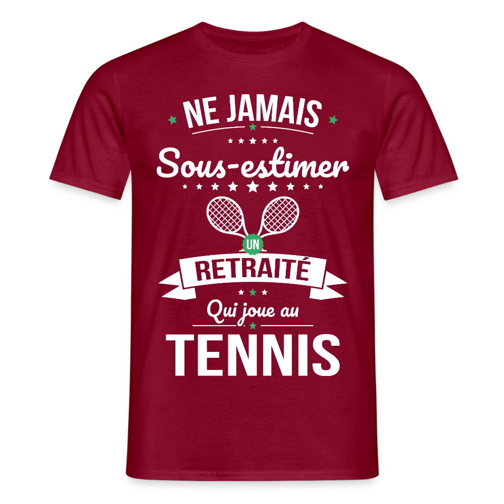 T-shirt Homme - Ne jamais sous-estimer un retraité qui joue au tennis - rouge brique
