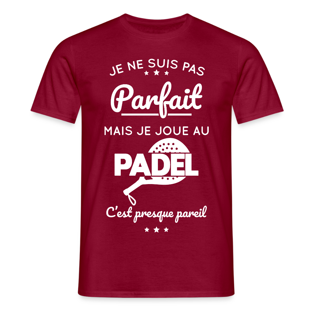 T-shirt Homme - Je Ne Suis Pas Parfait Mais Je Joue Au Padel - rouge brique