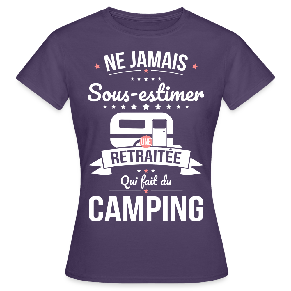 T-shirt Femme - Ne jamais sous-estimer une retraitée qui fait du camping - violet foncé