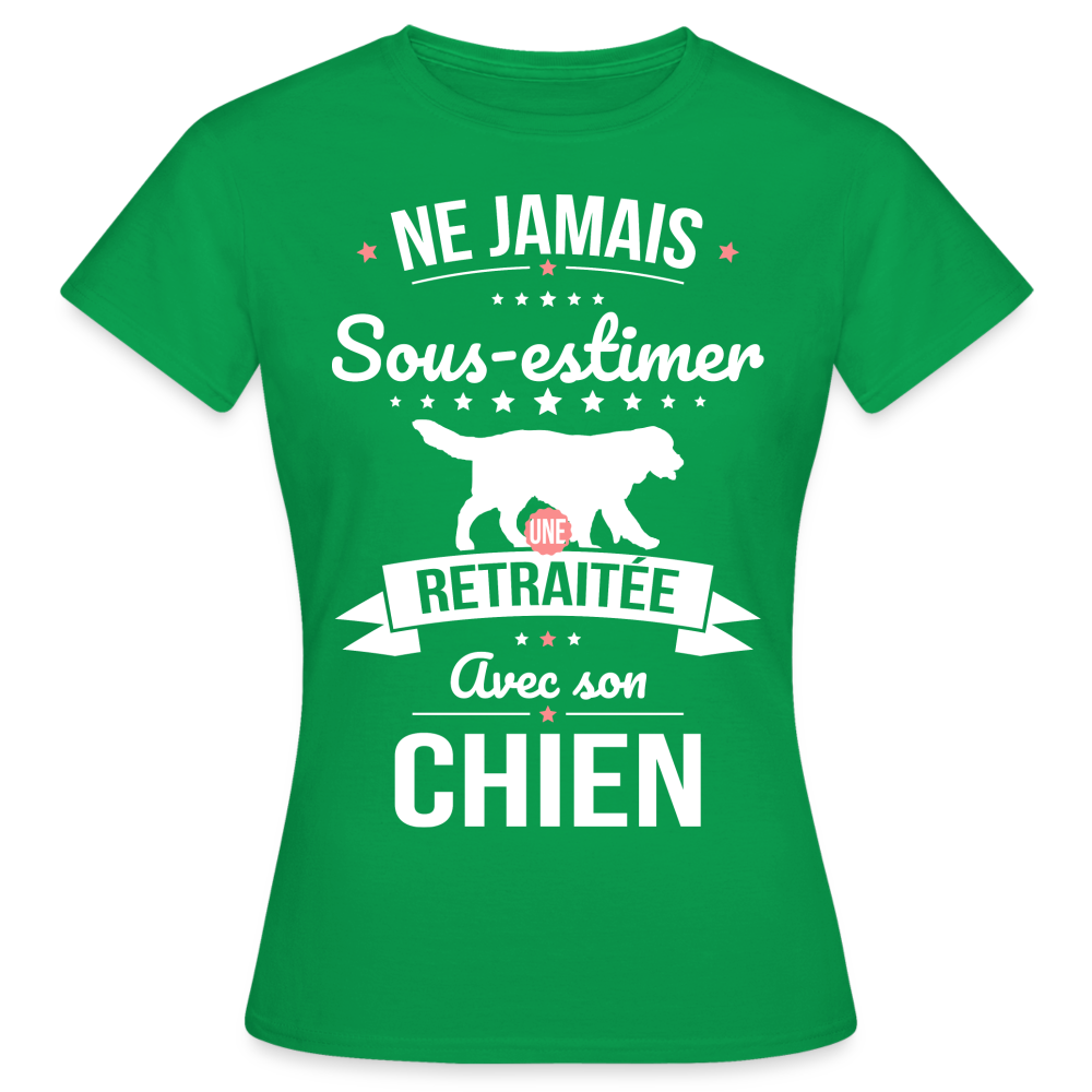 T-shirt Femme - Ne jamais sous-estimer une retraitée avec son chien - vert