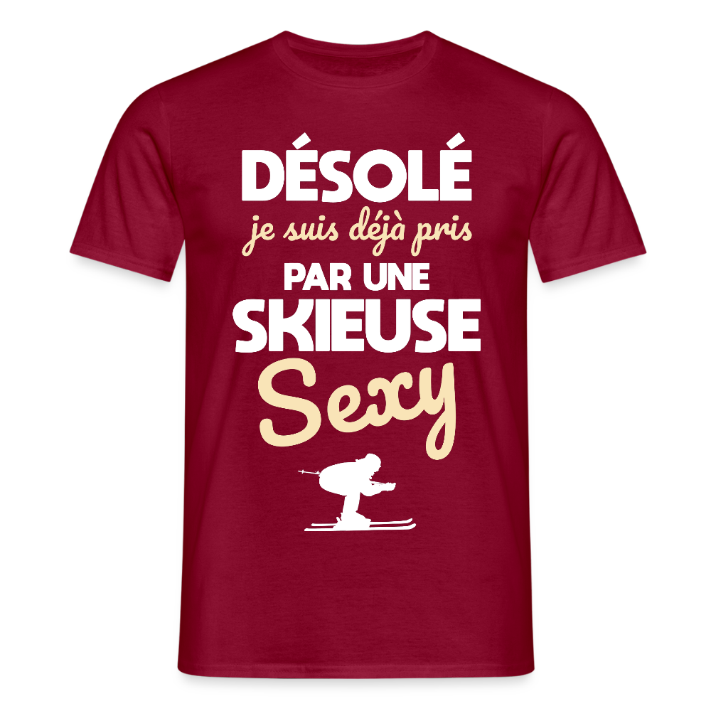 T-shirt Homme - Je suis pris par une skieuse sexy - rouge brique
