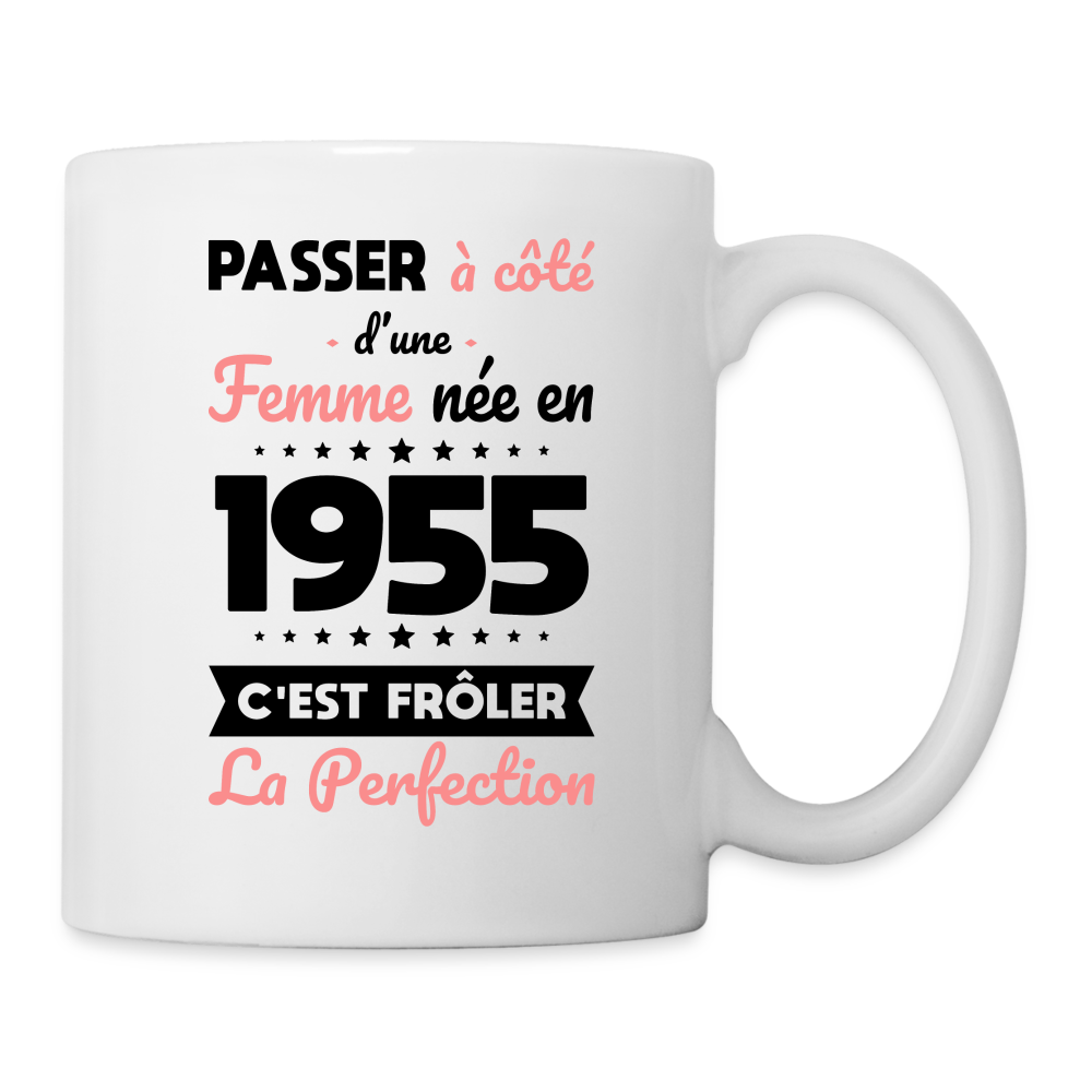 Mug blanc - Anniversaire 70 Ans - Née en 1955 - Frôler la perfection - blanc