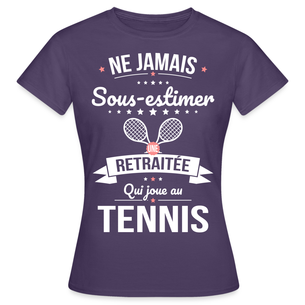 T-shirt Femme - Ne jamais sous-estimer une retraitée qui joue au tennis - violet foncé