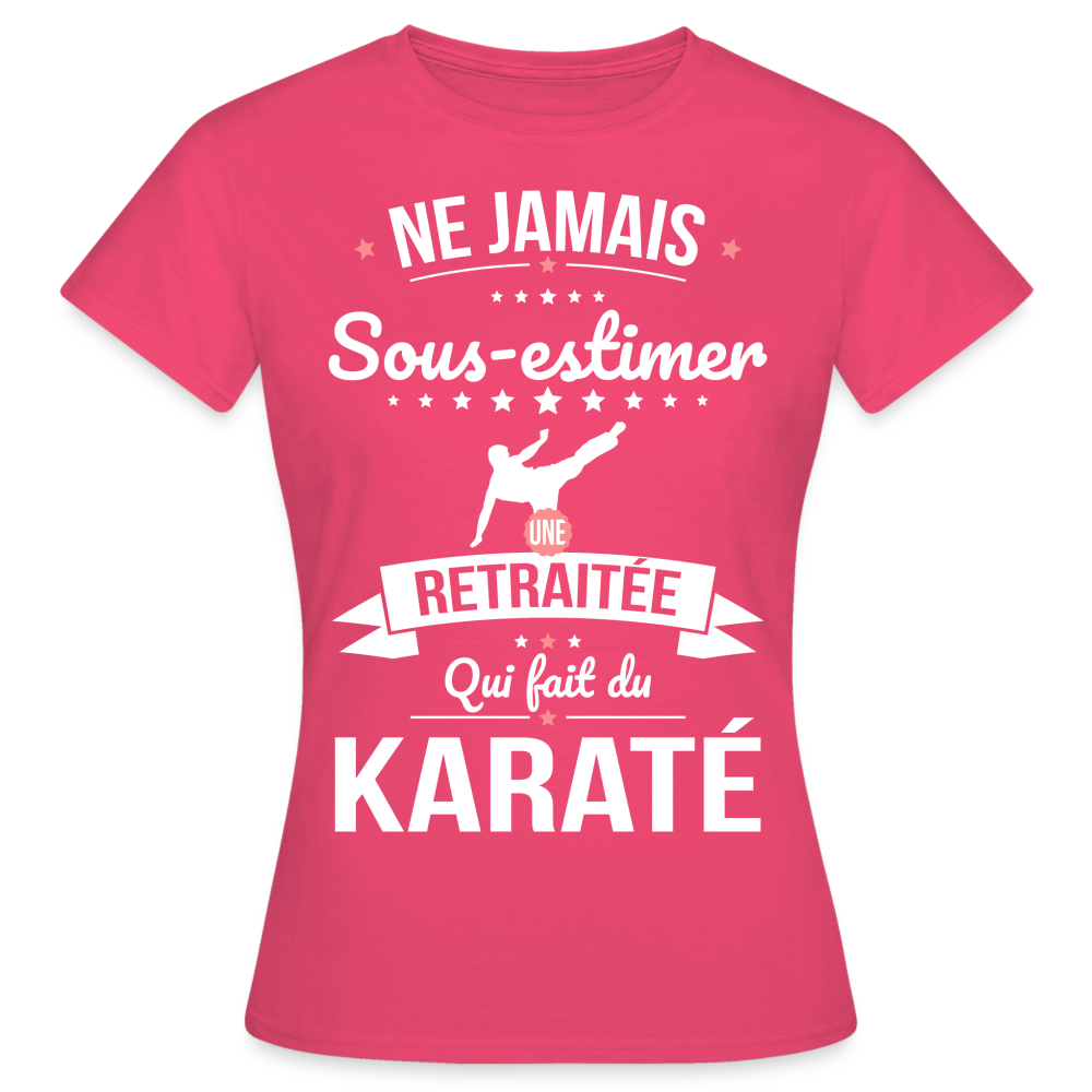 T-shirt Femme - Ne jamais sous-estimer une retraitée qui fait du karaté - rose azalée