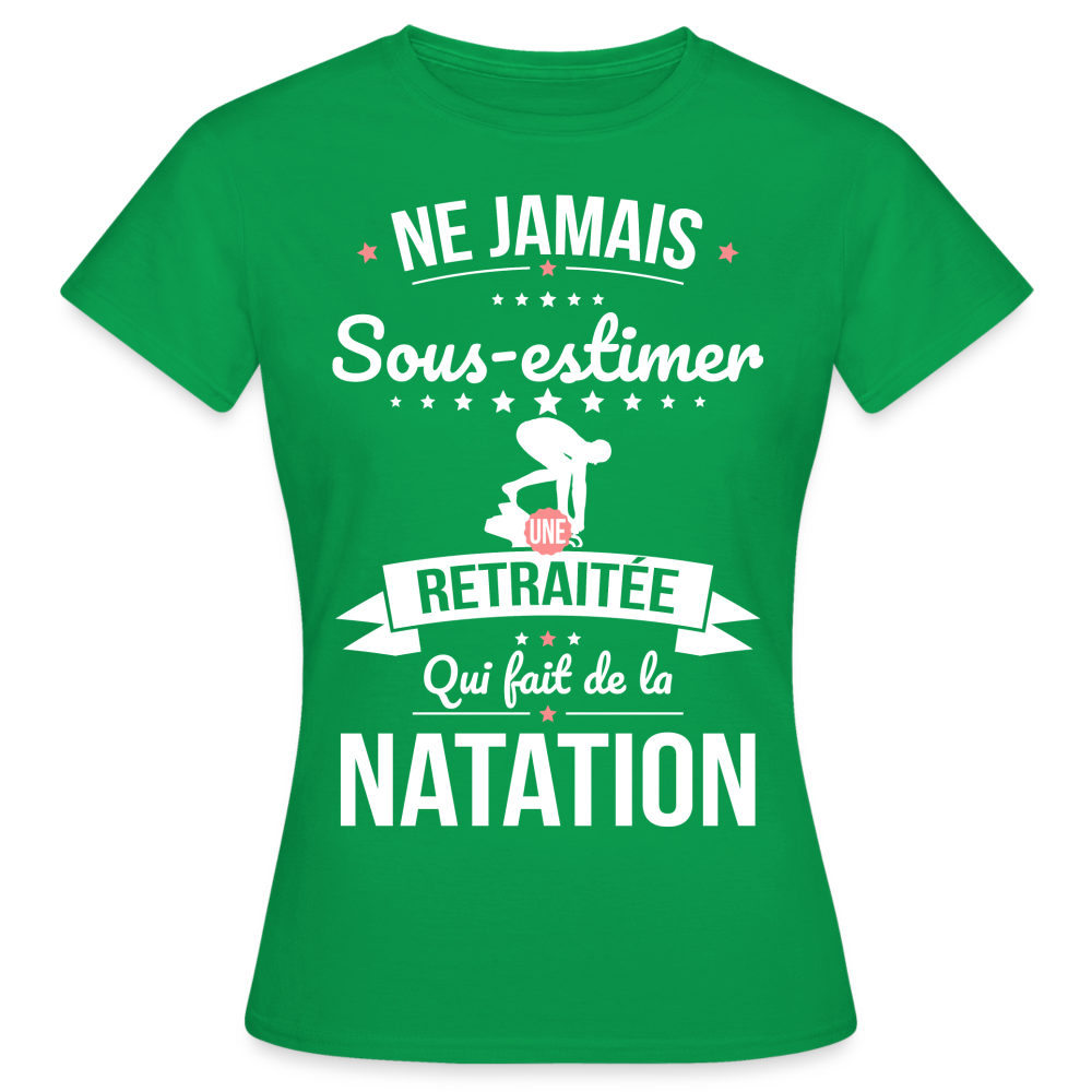 T-shirt Femme - Ne jamais sous-estimer une retraitée qui fait de la natation - vert