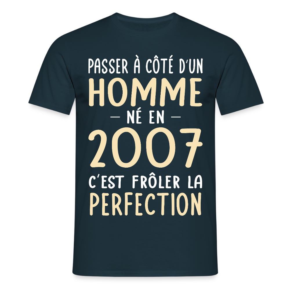T-shirt Homme - Anniversaire 18 Ans - Né en 2007 - Frôler la perfection - marine
