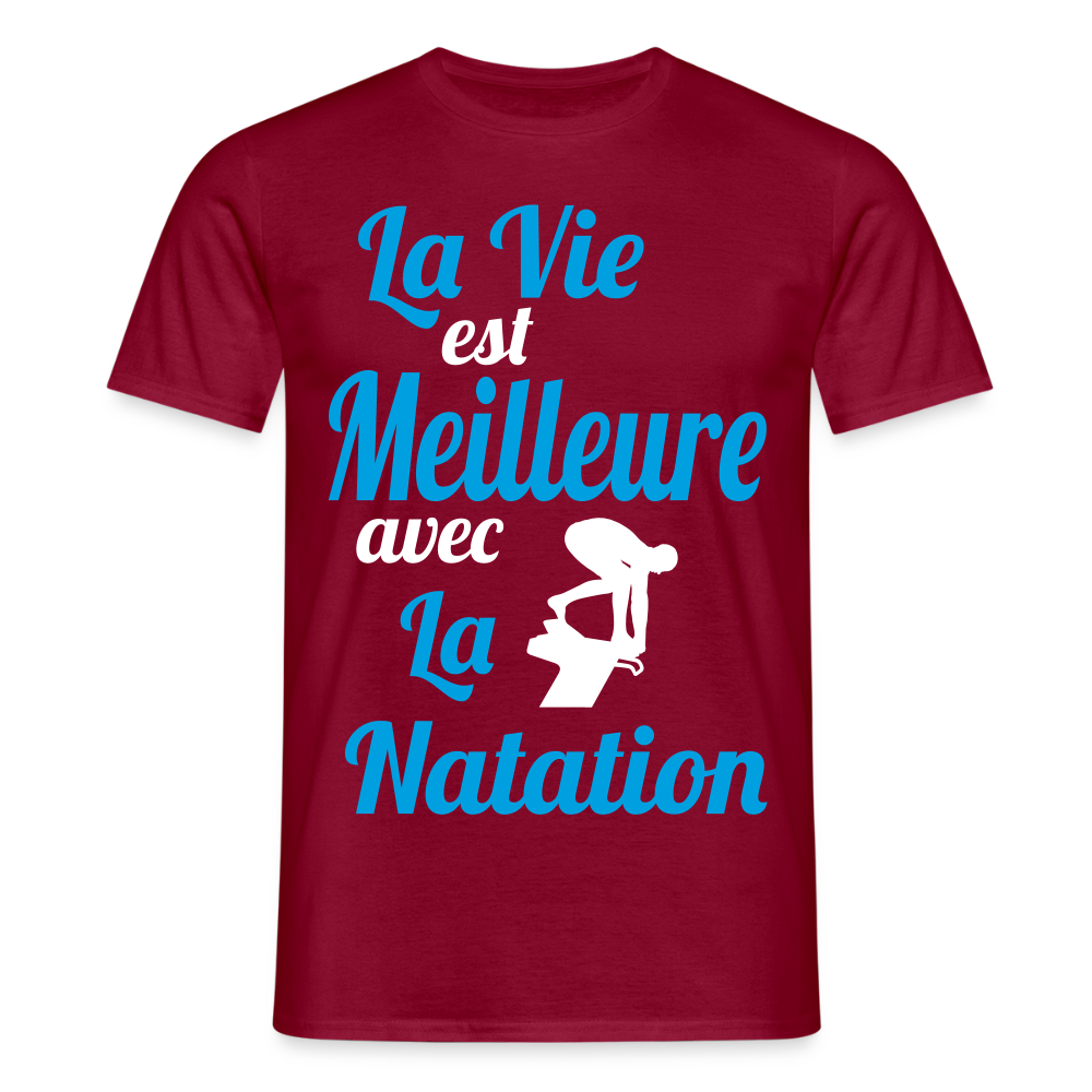 T-shirt Homme - La vie est meilleure avec la Natation - rouge brique