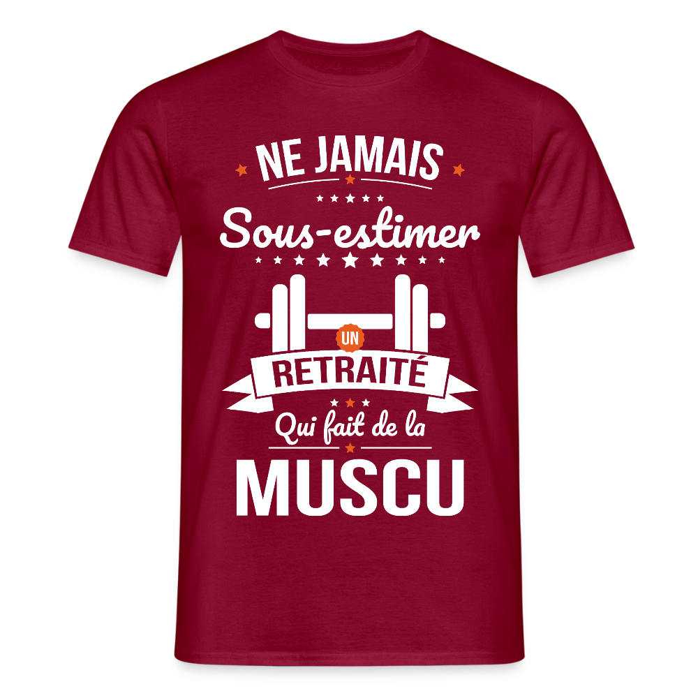 T-shirt Homme - Ne jamais sous-estimer un retraité qui fait de la muscu - rouge brique