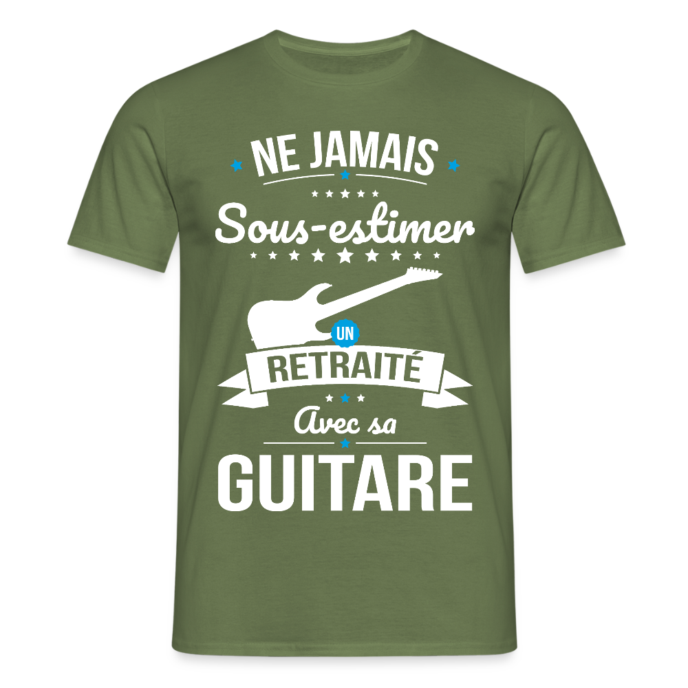 T-shirt Homme - Ne jamais sous-estimer un retraité avec sa guitare - vert militaire