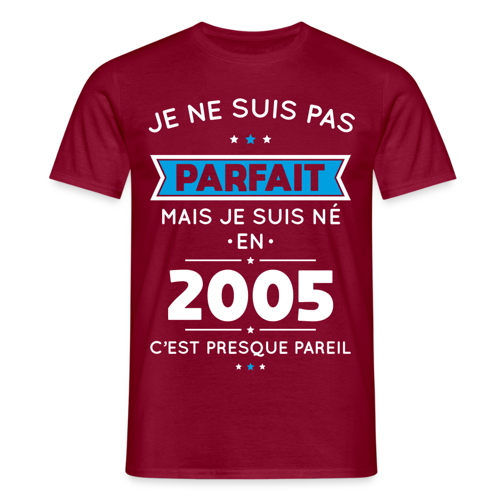 T-shirt Homme - Anniversaire 20 Ans - Pas parfait mais né en 2005 - rouge brique
