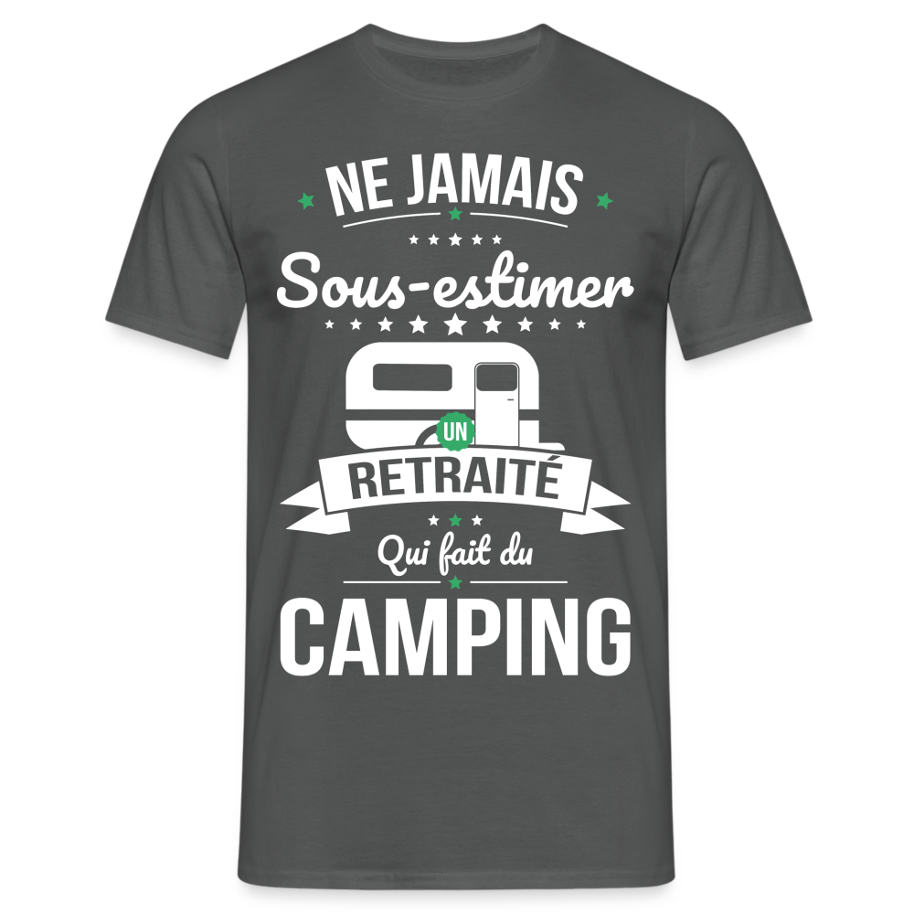 T-shirt Homme - Ne jamais sous-estimer un retraité qui fait du camping - charbon