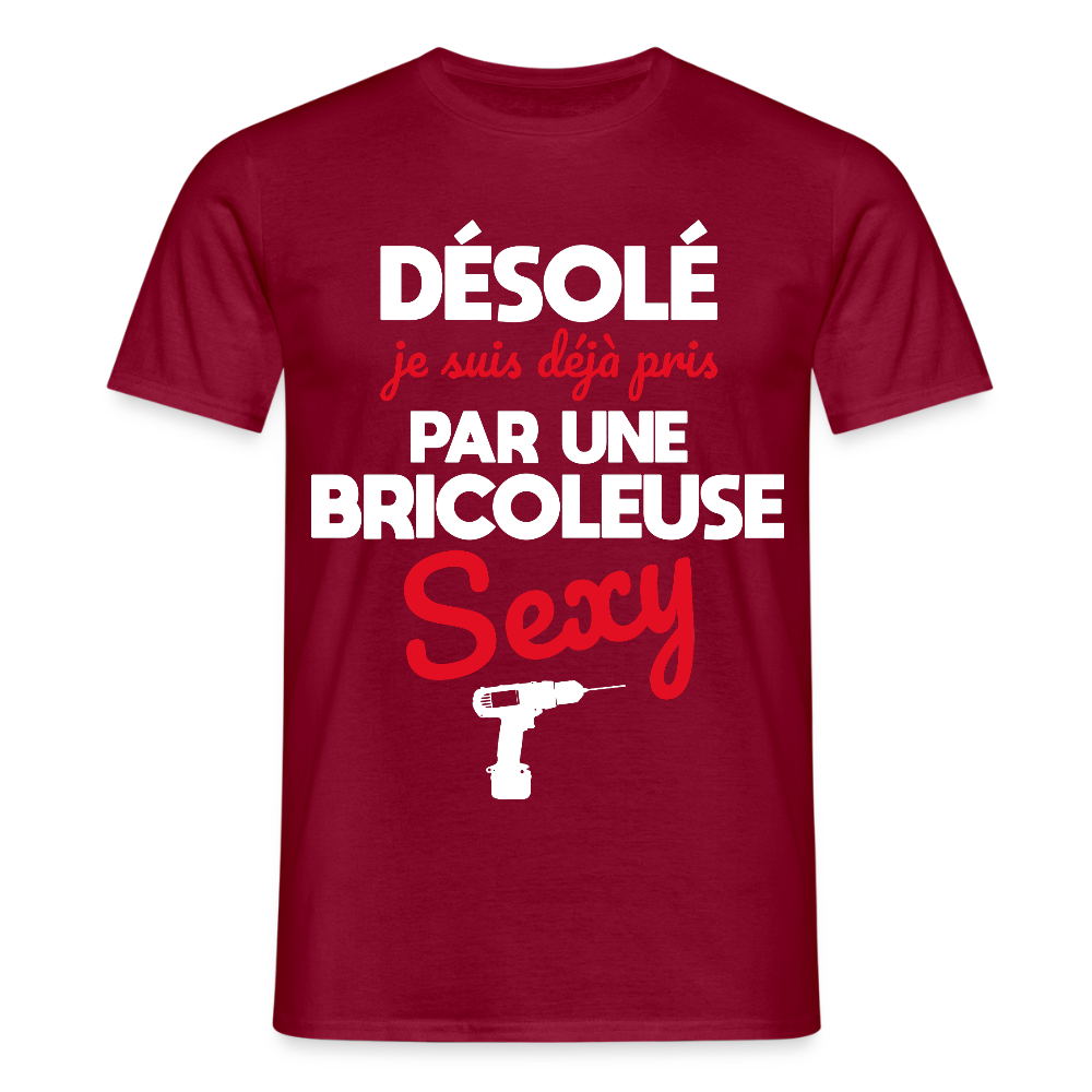 T-shirt Homme - Je suis pris par une bricoleuse sexy - rouge brique