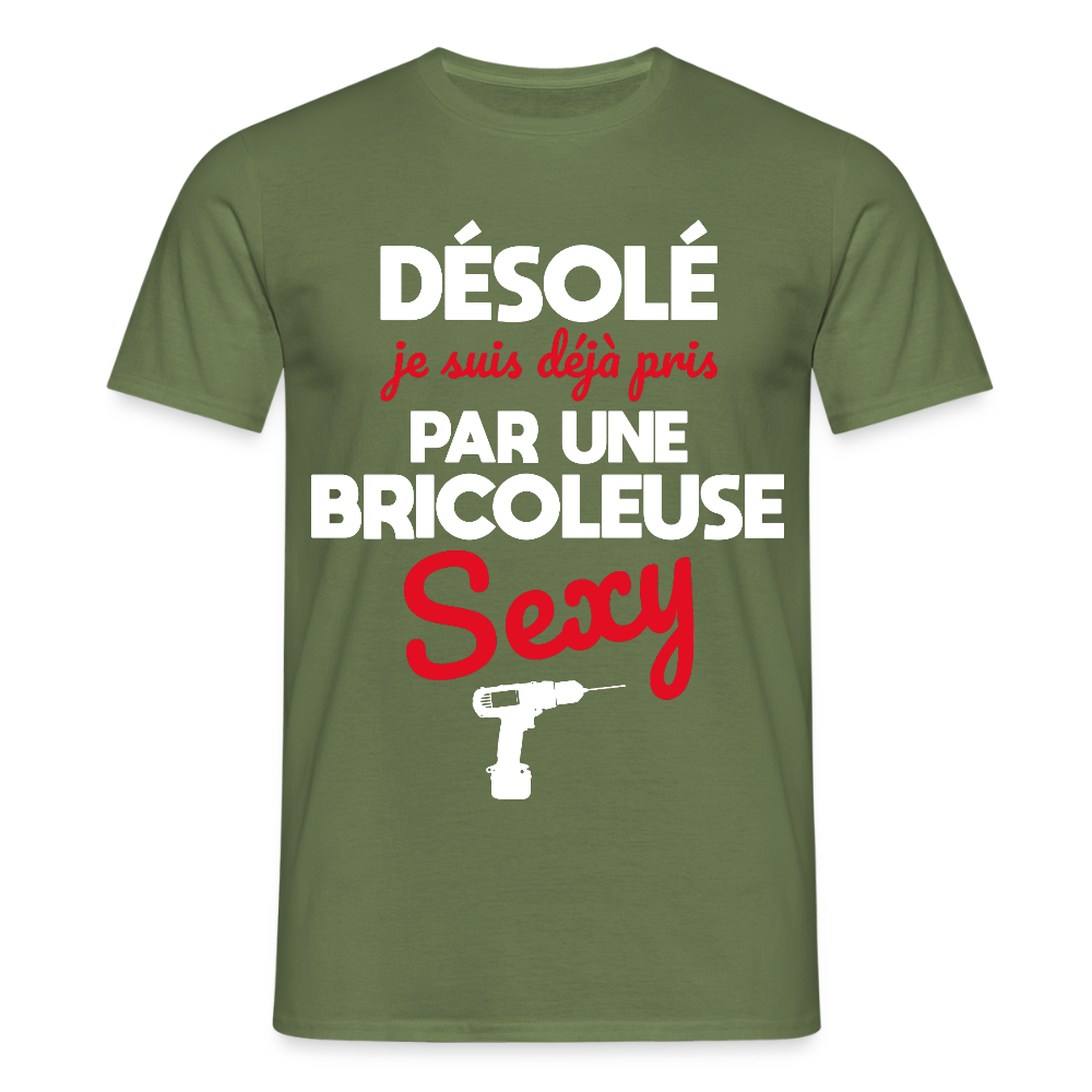T-shirt Homme - Je suis pris par une bricoleuse sexy - vert militaire