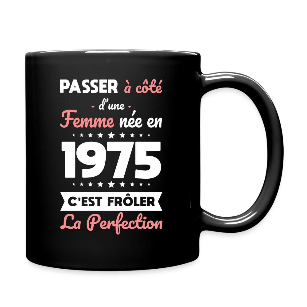 Mug uni - Anniversaire 50 Ans - Née en 1975 - Frôler la perfection - noir