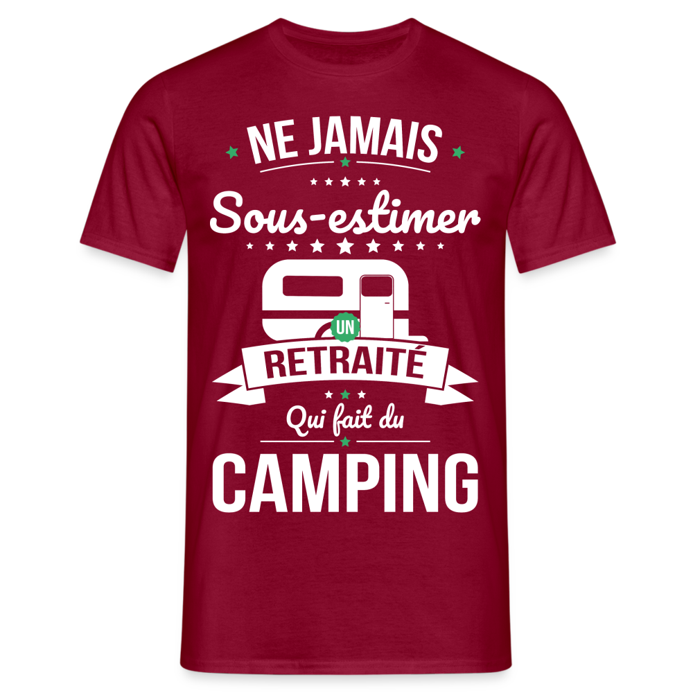 T-shirt Homme - Ne jamais sous-estimer un retraité qui fait du camping - rouge brique