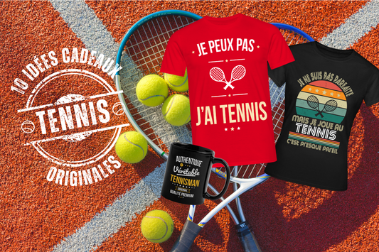 Image d'un terrain de tennis avec deux t-shirts de tennis humoristiques et un mug tennis original