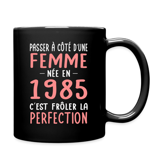 Mug uni - Anniversaire 40 Ans - Née en 1985 - Frôler la perfection - noir