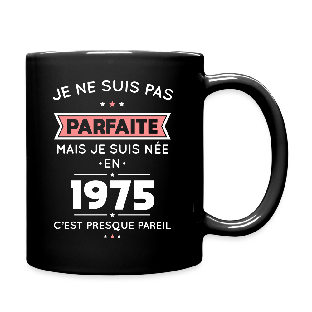 Mug uni - Anniversaire 50 Ans - Pas parfaite mais née en 1975 - noir