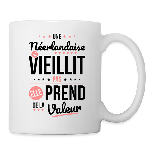Mug blanc -  Une Néerlandaise ne vieillit pas - blanc